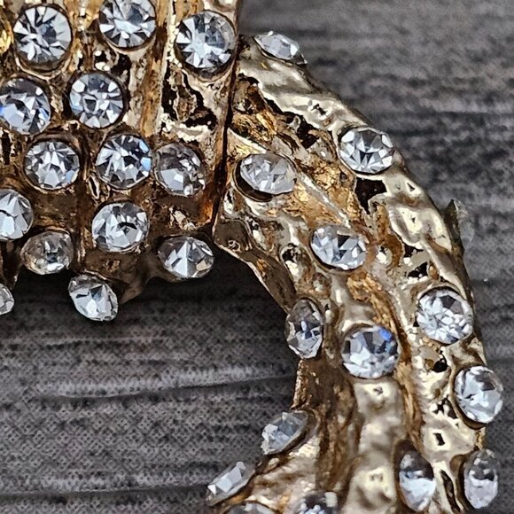 SOHI Macy's Women's Gold Twisted Metallic Drop Crystal Earrings - Picture 2 of 4